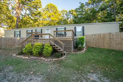 Image de Mobile Home E-2 at Safe Harbor Brady Mountain on Lake Ouachita!