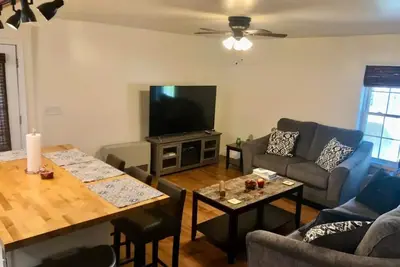 Image de Lovely 1- bedroom rental unit with free parking