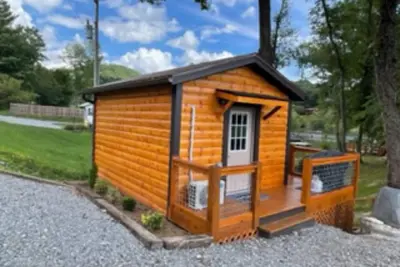 Image de Cheerful Lake Front Tiny Home