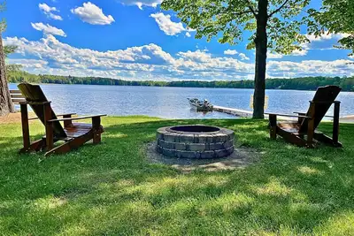 Image de Lakeshore Pines | Peaceful, Lakefront Seclusion | 2 Bedroom