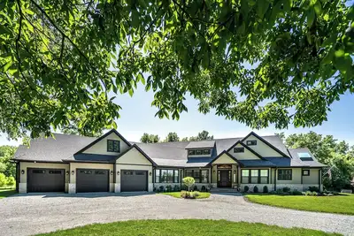 Image de New 6br/6ba Home Minutes from Maxinkuckee Lake!