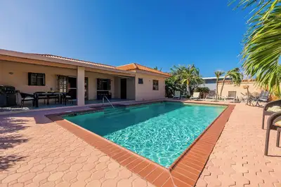 Image de Sunrise Villa is aptly named for its gorgeous daily views of sunrises and sunsets