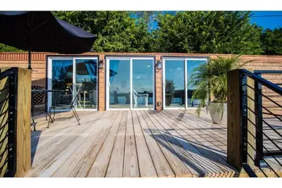 Image de Lakefront Getaway on Douglas Lake.