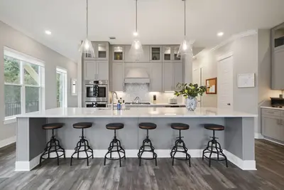Image de Brand new waterfront, family friendly lake house.