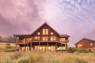 Image de New! Views, Near Psu, Hot Tub, Private, Sleeps 16