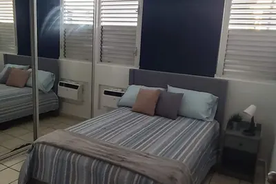 Image de Full Gen. 3/2 city first level walk up apt. near Condado and Isla V