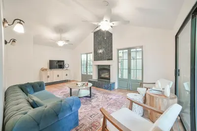 Image de Charming Fig Garden Village Spanish style home!