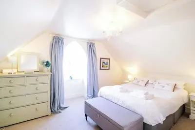 Image de Elizabeth: Central, charming cottage apartment