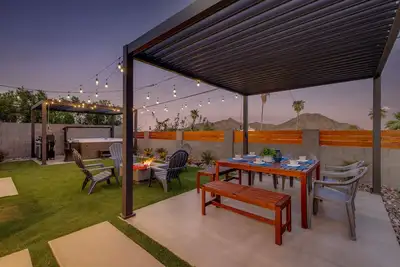 Newly-Built Modern Home with Mountain/City Light Views