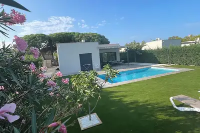 Image de Magnifique Villa moderne Ă moins de 5min Ă pieds de la plage!