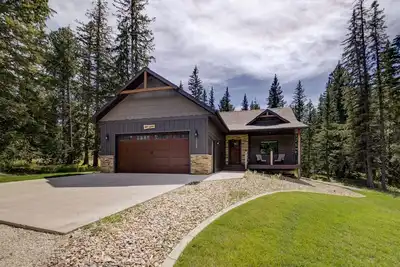 Image de Sugarloaf Getaway w/ Hot Tub! Cabin close to Atv/Snow mobile trails.