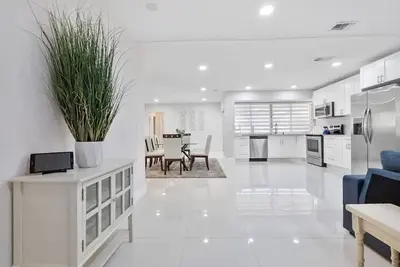 Image de Beautiful & Peaceful 4 Bedroom Home With a Pool