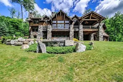 Image de Balsam North-Architecturally designed, luxury home offering Concierge service