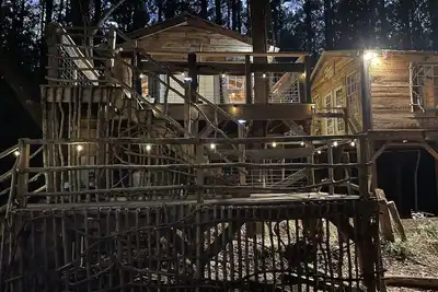 Image de Fern Hollow Treehouse, rustic escape cozy romantic