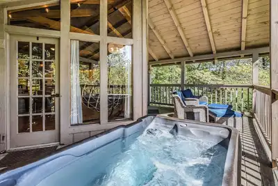 Firefly Lookout: Free Attraction Tickets, Pet Friendly, Hot Tub & Fireplace
