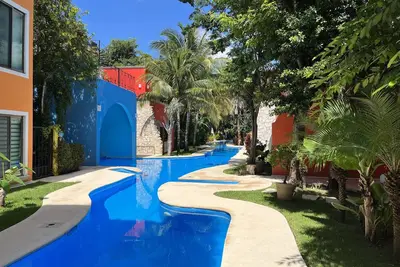 Image de Spacious, family-size, Mexican hacienda-style house. Lazy-river pool.