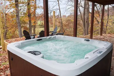 Image de On the river ~ hot tub ~ serene river views ~ fire pit