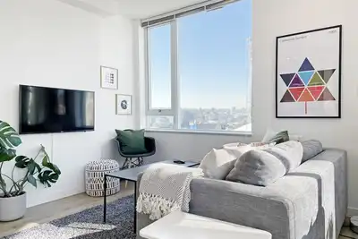 Image de The Designist: Downtown Apt with Water Views, Pool, Parking, Ac