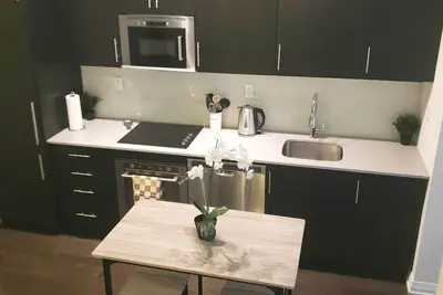 Image de Luxury Spacious Condo Downtown