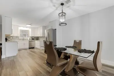 Image de Spacious & Modern Retreat with Game Room
