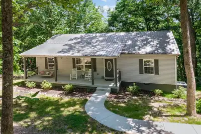 Image de Cozy House in the Woods - 25 minutes from downtown