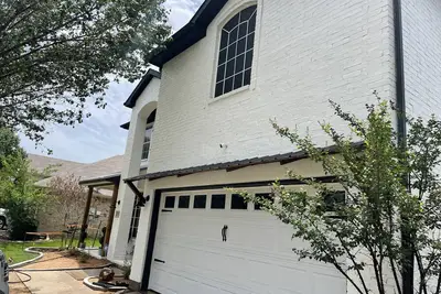 Image de 10 min from Att Stadium + Six Flags, large home with pool + game room