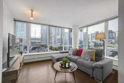 Image de 1200sqft 3br/2ba+Office, Pool, Gym, Views, Central