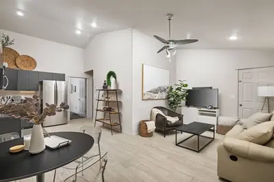 Image de Prime Location, Pet Friendly, Single Level, New Decor and Furnishing, 10 Min to Pdx and Vancouver