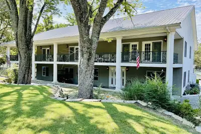Image de Enjoy Lake Daze w/ this Townhome steps from Marina