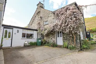 Yanway Cottage, pet friendly, with open fire in Troutbeck Bridge