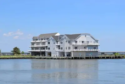 Image de Mischievous Mermaid-Waterfront w/ Shared Dock