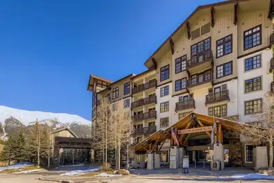 Image de Beautiful Top Floor Passage Point 2 Bedroom Condo! !