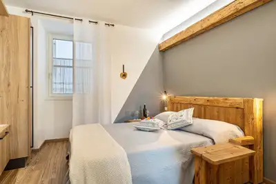 Image de Appartement de vacances 'L'Antica Corte Apt Elena' avec vue sur les montagnes, terrasse et Wi-Fi.