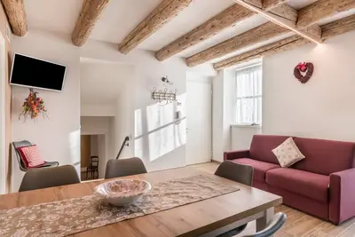 Image de Appartement de vacances \"L'Antica Corte Apt Mara\" avec vue sur les montagnes et Wi-Fi.