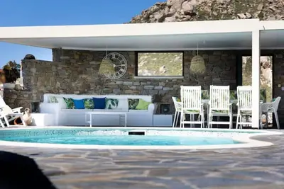 Image de 4 bedroom, 4 bathroom Villa with sea views, a private pool, jacuzzi- sleeps 11+