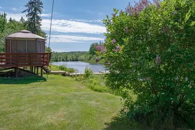 Image de Bankside - Affordable Riverfront Cottage w/ Swimming, Pool Table, Air Hockey, Ac