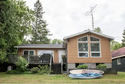 Image de Baptiste Lakehouse - Pet-Friendly Waterfront Cottage w/ Great Swimming!