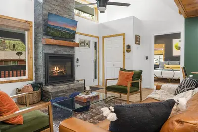 Image de New Construction! 4br/3ba Chalet+Loft+Spa