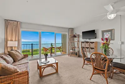 Image de Direct Beachfront/Oceanfront Condo - 3 minute walk into Kapa'a