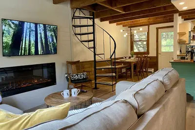 Image de Beautifully renovated with fireplace and coffee bar