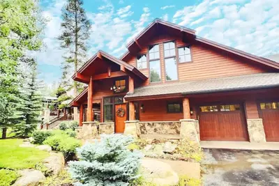 Image de Twin Peaks Lodge 🏡 Views ☀️ Hot Tub ⛳️ Golf ⛷Ski • $0 Cleaning