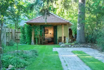 Image de Quiet Garden Bungalow in Heart of University Neighborhood