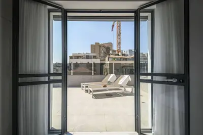 Bright & Modern 2br Apt w Terrace 5-min from Beach