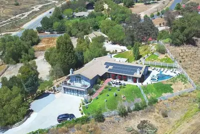 Image de House with pool/spa/minutes to wineries