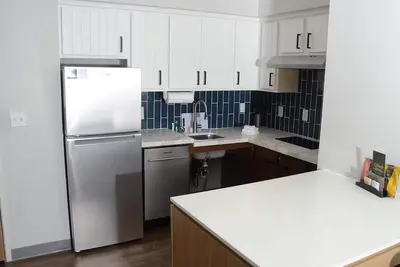 Image de Accessible 1br Suite w/ Tub | Breakfast + Pool