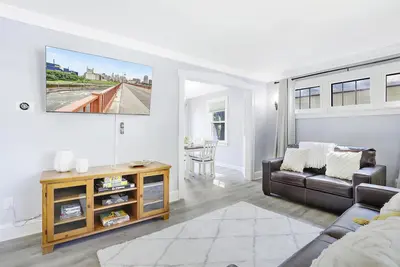 Image de Close to City & UofM - Family & Business Travel