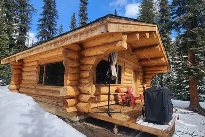 Image de Off-Grid Escape, Log Cabin, Secluded Deep in the Wild near Rock Lake!