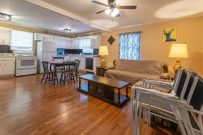 Image de Awesome Home close to the Lake.