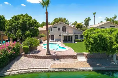Image de Lake View! Sparkling Pool! Newly Remodeled Oasis