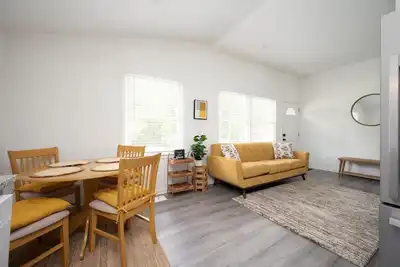 Image de Cozy Bohemian Bungalow- 9 mins to Airport, Ga Convention center, 20 to midtown.